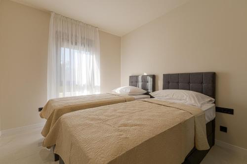 Panoramica apartments w balcony and swimming pool