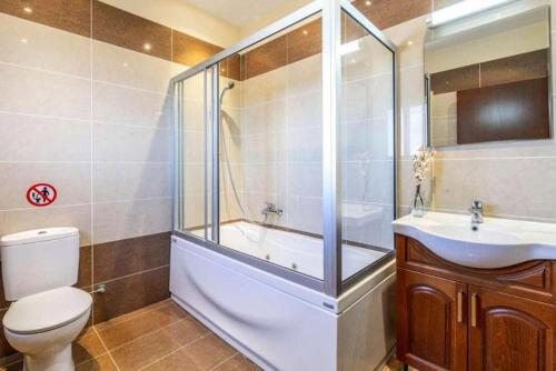 Et badeværelse på Villa Green Valley 3