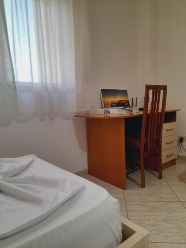 Giường trong phòng chung tại Port View Condo