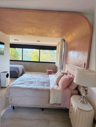 Ένα ή περισσότερα κρεβάτια σε δωμάτιο στο House in Campos do Jordão