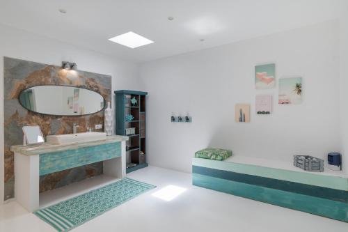 a bathroom with a sink and a mirror at Villa Lunamoon, Playa Blanca in Playa Blanca