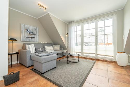 a living room with a couch and a table at Strandpirat in Wenningstedt