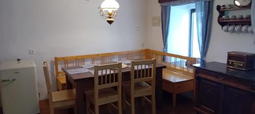 a dining room with a wooden table and chairs at Chalupa Vagner, Pernek in Horní Planá