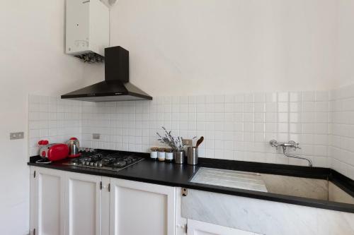 a kitchen with a stove and a counter top at Villa Franca Nature Holidays in Rezzo