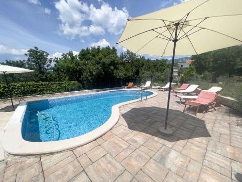 Bazén v ubytovaní Apartments in Jadranovo 42066 alebo v jeho blízkosti