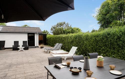 Κήπος έξω από το Stunning Home In Blokhus With Wifi