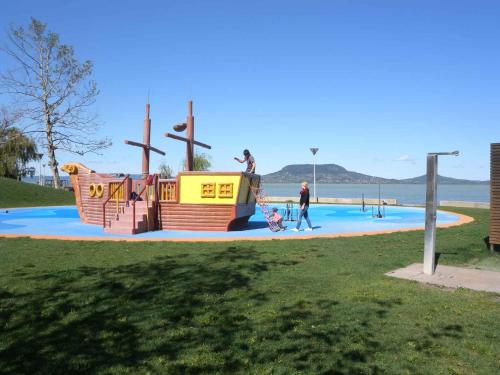 Bazén v ubytovaní Holiday home Fonyod 10 alebo v jeho blízkosti