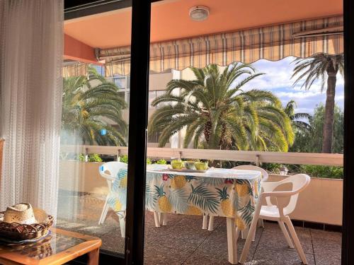 Appartement Climatisé avec Terrasse - 100m de la Plage - 4 couchages - Parking et Ménage Inclus - FR-1-251-444
