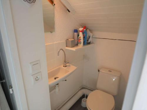 Photo de la galerie de l'établissement Duplex lumineux 4-6 pers avec balcon sud, bien équipé, proche pistes et commerces, refait à neuf, calme - FR-1-342-216, à Beaufort