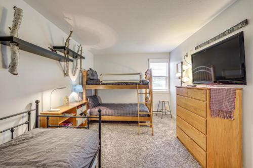 a bedroom with two bunk beds and a tv at Cozy-Chic Condo with Mtn Views 3 Mi to Slopes! in Winter Park