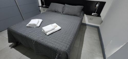 En eller flere senge i et værelse på Apartment with Ideal Location