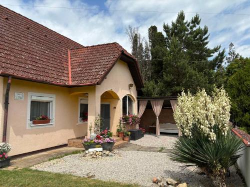 Apartment in Balatonbereny - Balaton 18047