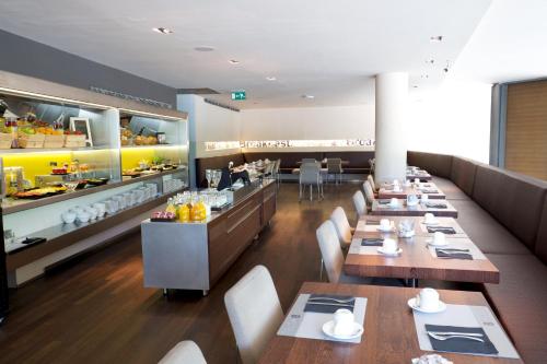 B Hotel photo 44