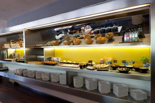 B Hotel photo 39