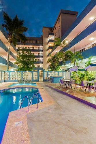 an image of the pool at a hotel at Hotel Belmar in Mazatlán