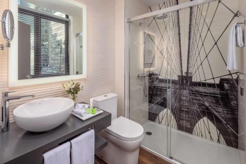 Ένα μπάνιο στο NH Collection New York Madison Avenue
