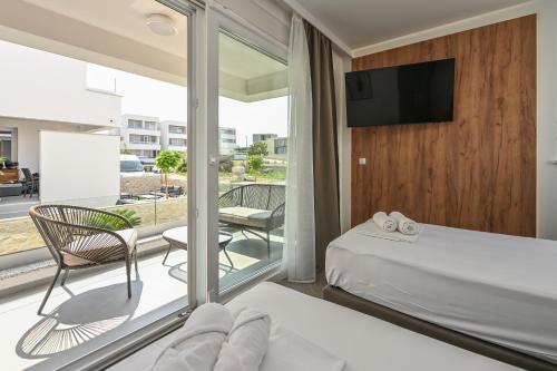 Voodi või voodid majutusasutuse Nova Luxury Residence apartment with private heated pool toas