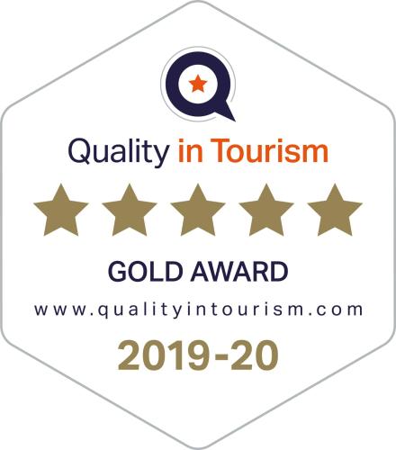 a label for the gold award with stars at Shakespeare's View in Stratford-upon-Avon