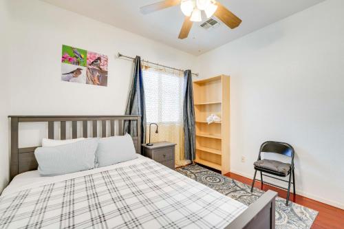 Katil atau katil-katil dalam bilik di 8 Mi to Sports Complex Peoria Home with Hot Tub!
