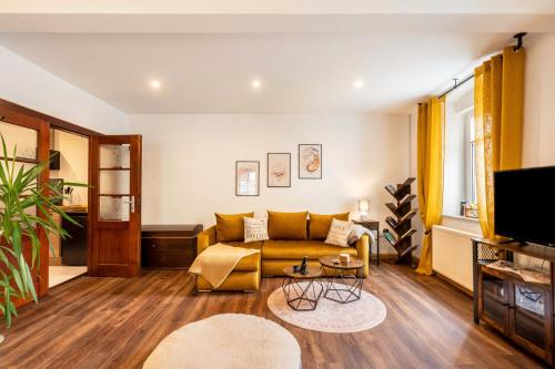 a living room with a couch and a table at Gästewohnung Auszeit in Regis-Breitingen