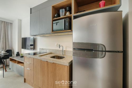 Dapur atau dapur kecil di Acomode-se com estilo e praticidade em Salvador – LIV