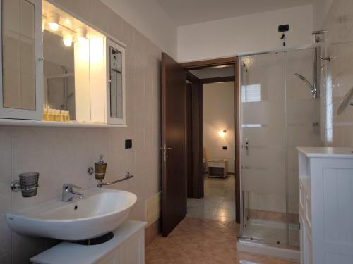 SG Family - Pastello Garda Apartment C4 - Pool & Center photo 3
