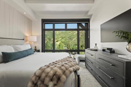 Postel nebo postele na pokoji v ubytování Picturesque Mountainside Retreat In Snowmass