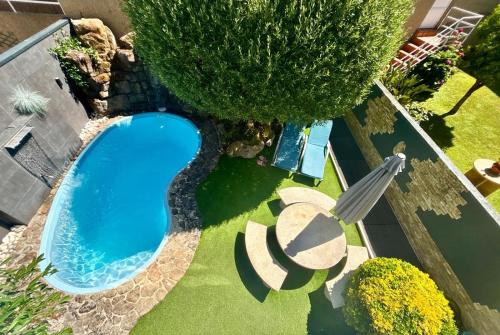 Bazén v ubytování Holibai, Serenidade, Spa privado y vistas al mar, Baiona nebo v jeho okolí