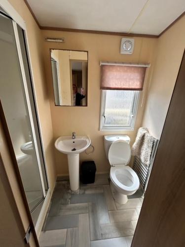 Bilik mandi di The Pad- 3 bed 2 bath, caravan Lido Beach