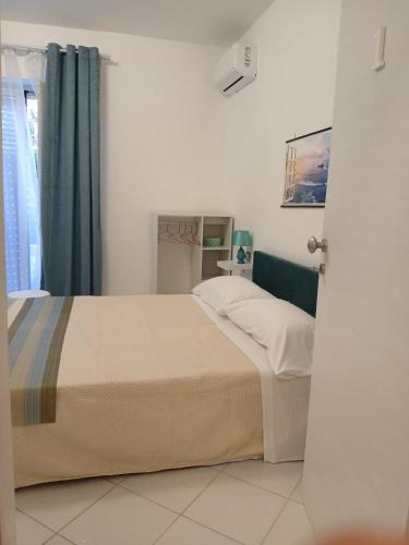Ένα ή περισσότερα κρεβάτια σε δωμάτιο στο V&V Rooms