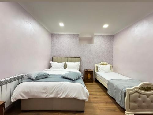 Yerevan Inn Hotelにあるベッド