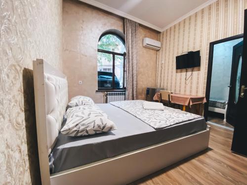 Yerevan Inn Hotelにあるベッド