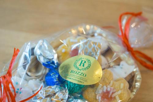 a plastic container of food with a r on it at Casa Vacanze - Platamò in Platamona