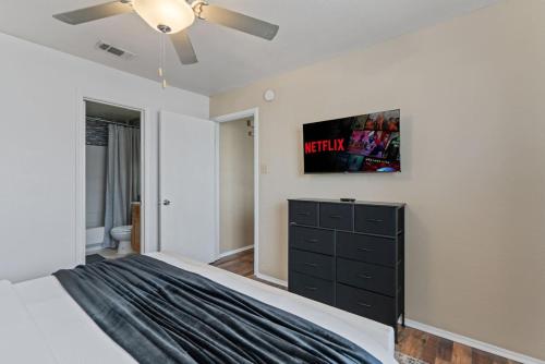 a bedroom with a bed and a ceiling fan at Lux Private Retreat - King Bed in Austin