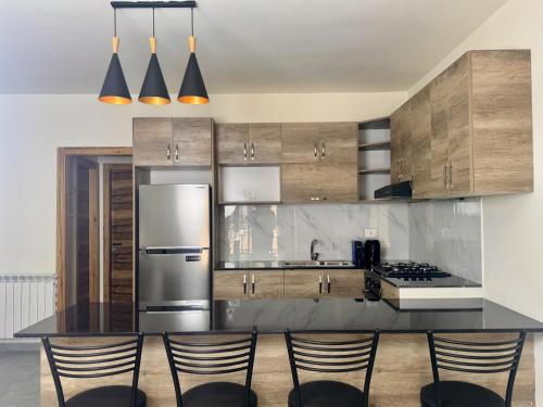 Astra Faqra 3BR w Pool and Balconyにあるキッチンまたは簡易キッチン
