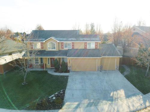 an aerial view of a house with a yard at Prime Location The Village Green Room Desk in Meridian