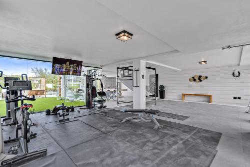 Gallery image of Waterfront Luxe Pool, Hot Tub, Theater, Games and more in Key Largo