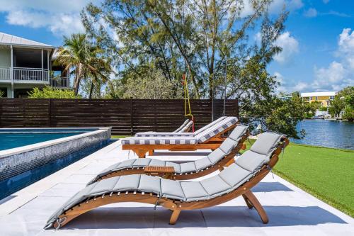 Gallery image of Waterfront Luxe Pool, Hot Tub, Theater, Games and more in Key Largo