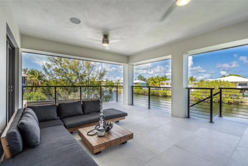 Gallery image of Waterfront Luxe Pool, Hot Tub, Theater, Games and more in Key Largo