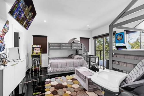 Gallery image of Waterfront Luxe Pool, Hot Tub, Theater, Games and more in Key Largo