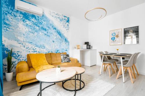 2 Private Suits - Art, Location, Quiet, Balconies