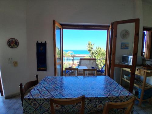 a dining room with a table and a view of the ocean at Casa sul mare vicino Diamante in Belvedere Marittimo