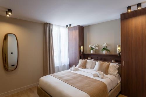 a hotel room with a large bed with a mirror at Sol hotel St Mande - 2 personnes - 22 in Saint-Mandé