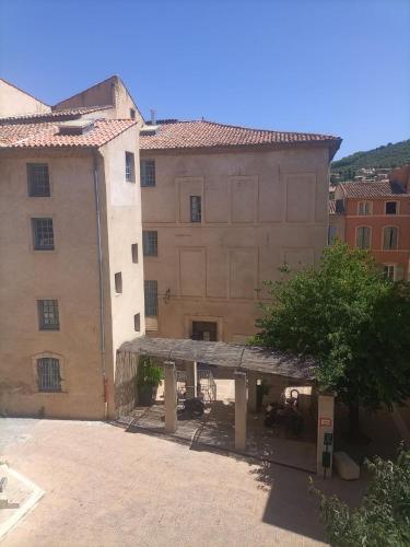 a large building next to a building at le sept 2 in Manosque
