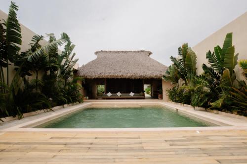 Πισίνα στο ή κοντά στο Casa Cangrejo a Luxury Beachfront Villa