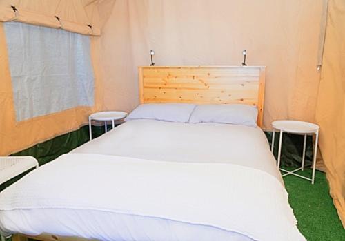 Glamping Safari Style 객실 침대