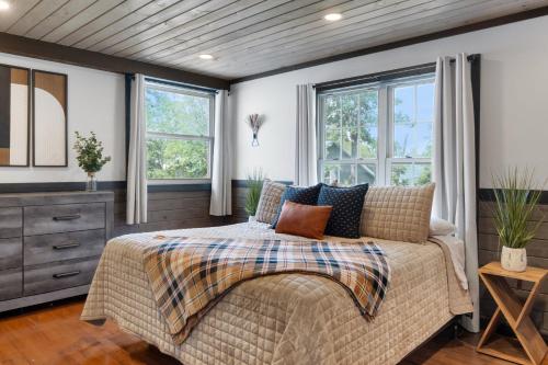 Кровать или кровати в номере Pool Lodge with amazing views