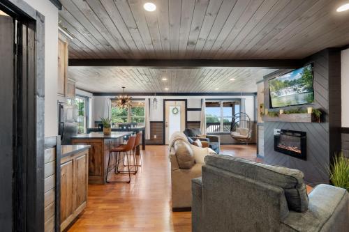 Гостиная зона в Pool Lodge with amazing views