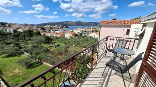 B studio with balcony garden & sea view