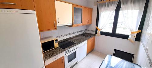 Gallery image of Apartamento 3 Dormitorios Playa Foz in Foz